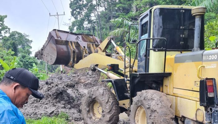 Mattabulu Terisolasi, Alat Berat Kerja Tanpa Tunggu Beraksi