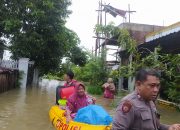 Gerak Cepat Pammat Subdit Gasum Polda Sulsel Evakuasi Korban Banjir di Makassar