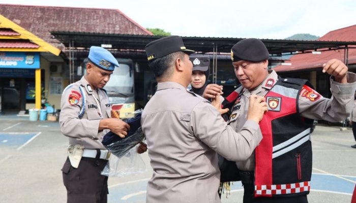 Polres Palopo Bagikan Rompi dan Jaket untuk Personel sebagai Dukungan Kinerja