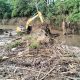 Kerja Nyata SUKSES: Membersihkan Sampah Banjir di Soppeng