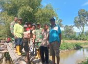 Warga Bersama Babinsa Gotong Royong, Pembuatan Jembatan Darurat