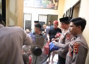 Berkahilah Bulan Suci Ramadhan, Kapolres Wajo Bagikan Takjil Kepada Tahanan