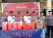 Ramadhan Berbagi, Polsek Tempe Bagikan Sembako dan Takjil Kepada Masyarakat