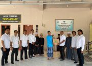 Sebagai Bentuk Kepedulian Terhadap Santri, Sat Intelkam Polres Wajo bersama BEM Uniprima Berbagi Paket Sembako