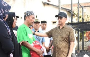 Kunjungi Korban Kebakaran di Takkalalla, Ini Pesan Bupati Soppeng