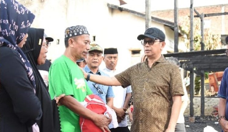 Kunjungi Korban Kebakaran di Takkalalla, Ini Pesan Bupati Soppeng