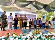 Kepala Desa Mekar Mukti Hendri Julianto adakan kegiatan bersih bersih Desa.