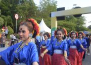 Parade Budaya Festival Folklore Samarinda yang Diikuti 6 Negara,Kesenian Sulbar Tampil Gemilang