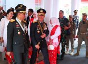 Kapolda Sulsel Hadiri Upacara Pengibaran Duplikat Bendera Merah Putih HUT ke-80 RI di Rujab Gubernur Sulsel