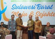 Malam Ramah Tamah HUT Sulbar ke-21, Dokumen Perjuangan Diserahkan ke Gubernur SDK