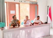 Bhabinkamtibmas Dorong Semangat Gotong Royong dan Keamanan Desa di Tapalang Barat