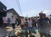 Tertibkan Bangunan Liar di Bahu Jalan dan Saluran Air , Satpol PP-Damkar Sulbar Lakukan Pendekatan Persuasif di Mamuju