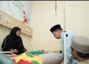 Wagub Sulbar Jenguk Tokoh Masyarakat yang Dirawat di Rumah Sakit