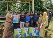 Dinas Perkebunan Sulbar Serahkan Bantuan Sprayer untuk Kelompok Tani Manakarra Mamuju