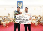 Gubernur Sulsel Serahkan Bantuan Keuangan Senilai Rp10 Miliar kepada Luwu Utara