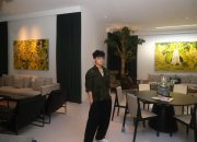 Jejak Atreyu Moniaga di Art Jakarta 2025: Sebuah Perayaan Refleksi dan Regenerasi Seni