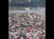 KAI Daop 1 Jakarta Ingatkan Warga Tidak Buang & Bakar Sampah di Sepanjang Jalur KA