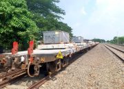 KAI Logistik Perkuat Dukungan Terhadap Proyek Infrastruktur Perkeretaapian Melalui Pengiriman Wesel Bantalan Beton