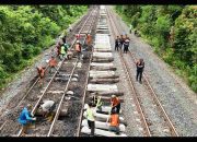 KAI Divre III Palembang Tingkatkan Keselamatan dengan Ganti Rel 54 ke 60 di Ujan Mas Penanggiran