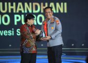 Kapolda Sulsel Terima Penghargaan Bergengsi CNN Indonesia Awards 2025