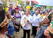 Menteri Nusron Serahkan Sertipikat di Papua: Era Presiden Prabowo Semua Tempat Ibadah Harus Disertipikatkan Tanpa Pengecualian