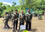 Gubernur dan Wagub Serahkan Secara Simbolis Bantuan Pangan kepada Masyarakat