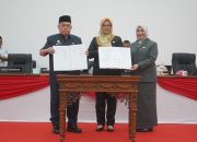 Gubernur dan Wakil Gubernur Sulbar Kompak Hadiri Paripurna DPRD, Bahas Beberapa Ranperda