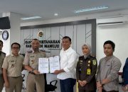 Penyerahan Dokumen Buku Tanah Kepada Tim Kejaksaan Tinggi Bengkulu dan Kejaksaan Negeri Mamuju untuk Melakukan Penyitaan