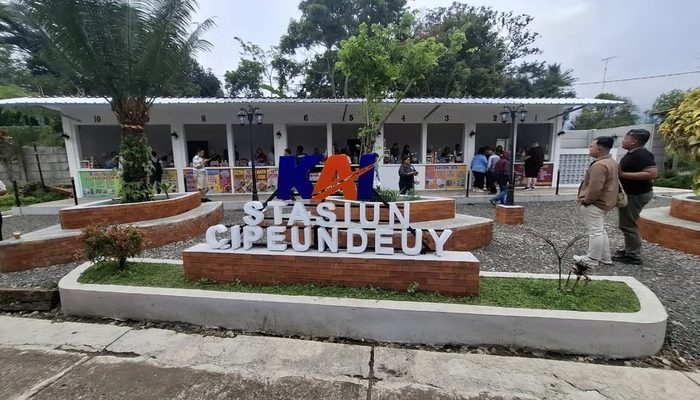 KAI Daop 2 Bandung Tertibkan Stasiun dengan Sediakan Area Kios Khusus di Cipendeuy