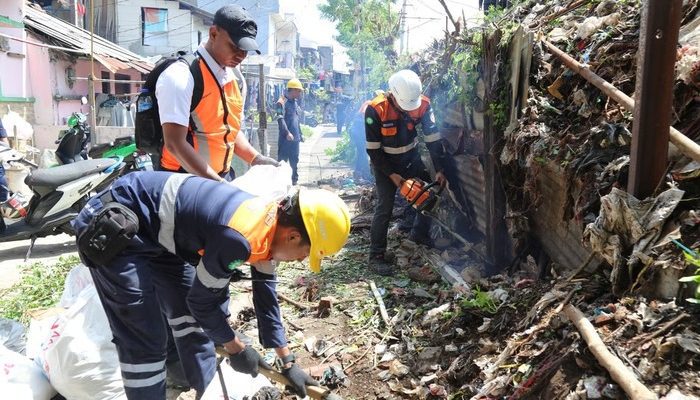 KAI Daop 1 Jakarta Tindak Lanjuti Laporan Warga Terkait Potensi Longsor di Ruang Manfaat Jalur Kereta Api Menteng