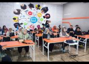 30 UMKM di Makassar Ikuti Kelas Intensif Telkom x UrbanDigital Pelajari Strategi AI dan TikTok Live