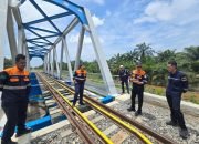 Siap Sambut Nataru, KAI Sumut Ganti Ribuan Bantalan Rel di Jembatan Kereta Api