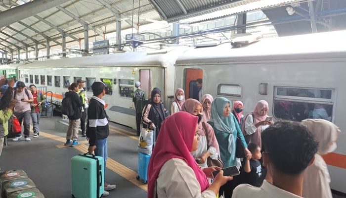 Penjualan Tiket KA Nataru Meningkat, Stasiun Surabaya Pasarturi Jadi Stasiun Keberangkatan Terfavorit