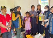 Dinsos Sulbar Salurkan Bantuan Sosial untuk Anak di LKS Timbu Paraban Mamasa