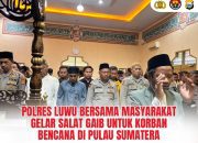 Polres Luwu Bersama Masyarakat Gelar Salat Gaib untuk Korban Bencana di Pulau Sumatera