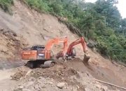 Pembukaan Jalan Nasional di Tetumpun Dikebut, Warga Apresiasi Kerja Maraton Operator Alat Berat