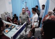 Peduli Kesehatan Warga, Wagub Salim Mengga Kunjungi Remaja Kalukku yang Berjuang Lawan Tumor