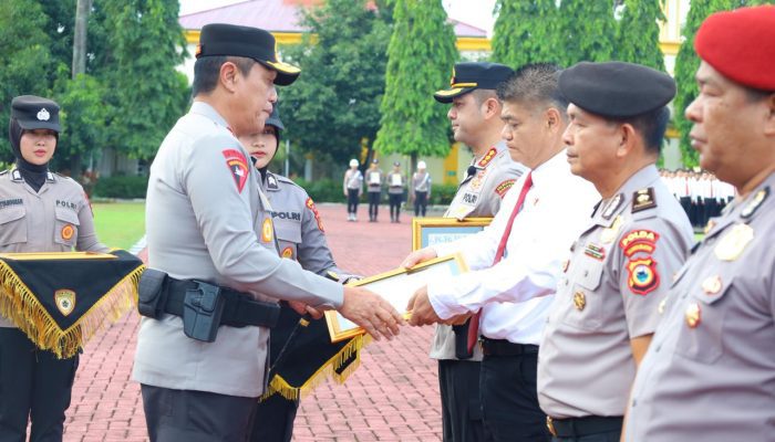 Kapolda Sulsel Pimpin Upacara Pemberian Penghargaan dan PTDH Personel Polda Sulsel, Tegakkan Reward and Punishment