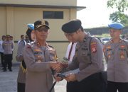 Kapolres Soppeng Berikan Reward Kategori Disiplin kepada Personel Teladan Tahun 2025