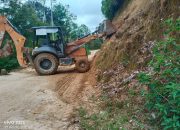 UPTD Pemeliharaan Jalan dan Jembatan PUPR Sulbar Tangani Longsoran Ruas Tabone–Nosu Mamasa