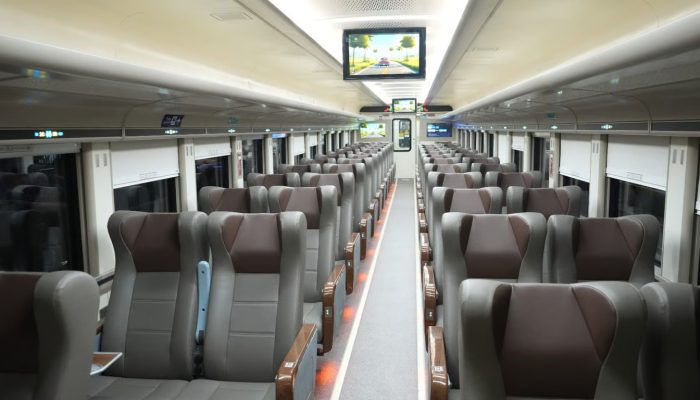 KAI Daop 8 Surabaya Hadirkan Rangkaian Stainless Steel New Generation untuk KA Argo Wilis dan KA Turangga, Wujudkan Pengalaman Perjalanan Lebih Modern dan Berkelas