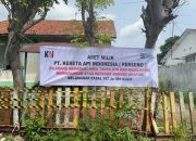 Lindungi Aset Negara, KAI Daop 8 Surabaya Tertibkan Rumah Perusahaan di Madura