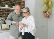 Menjadikan Emas Digital sebagai Hadiah Bermakna untuk Orang Tua