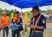 Perkuat Keselamatan Angkutan Nataru, VP KAI Daop 7 Madiun Tinjau Daerah Rawan dan Perlintasan Ekstra