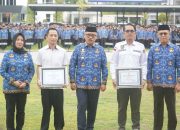 Plt Kadinsos P3A dan PMD Sulbar Dampingi Gubernur Serahkan Penghargaan Desa Berprestasi