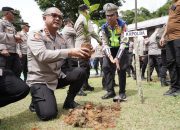 Kapolda Sulbar dan PJU Tanam Pohon di Mapolres Mamasa, Dukung Pelestarian Lingkungan dengan Manfaat Berkelanjutan