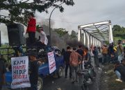 Hari Ketiga Aksi Demo di Jembatan Baliase, Luwu Utara Lumpuh Total Bertepatan HUT Daerah dan Hari Perlawanan Rakyat Luwu