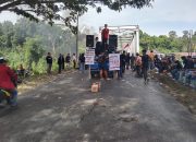 Hari Ketiga Aksi di Jembatan Baliase, Luwu Utara Lumpuh Total: Jalan Ditutup, Pohon Ditebang