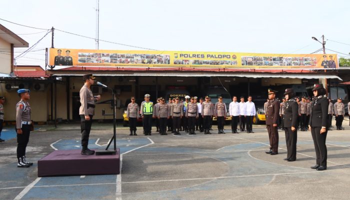 Kapolres Palopo Pimpin Penganugerahan Satyalancana Pengabdian kepada Personel Berprestasi