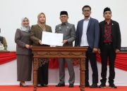 Paripurna Sahkan Perubahan Perda BUMD Sebuku Energi Malaqbi, Sekda Sulbar Jamin Tindak Lanjut Aspirasi DPRD